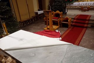 Weszła do kościoła w Kępnie i spaliła Biblię! Kobietę zatrzymał jeden z parafian