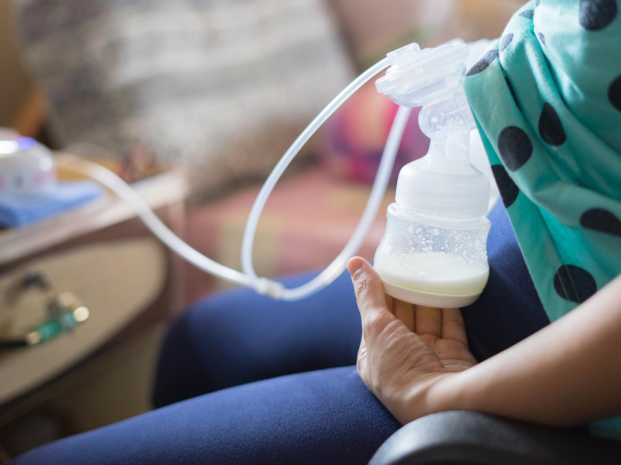 Jej piersi wytwarzają ponad 6,5 l mleka dziennie. Rozdaje swój pokarm innym matkom