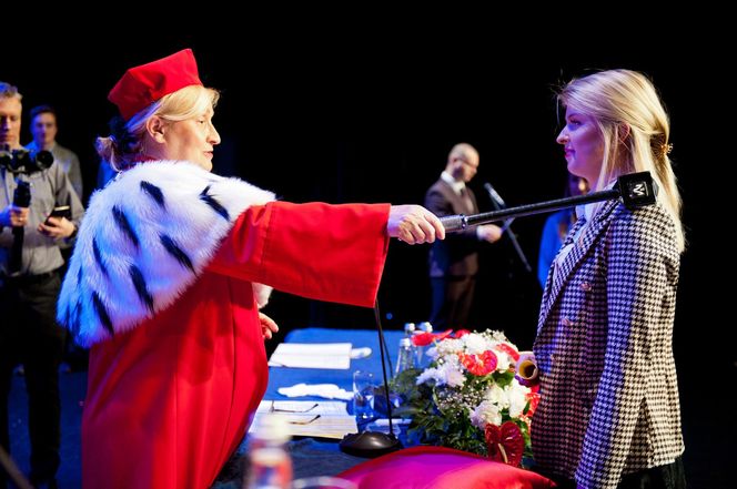 Podczas uroczystej ceremonii inauguracji nowego roku akademickiego 2024/2025 odbyła się tradycyjna immatrykulacja studentów i studentek pierwszego roku.