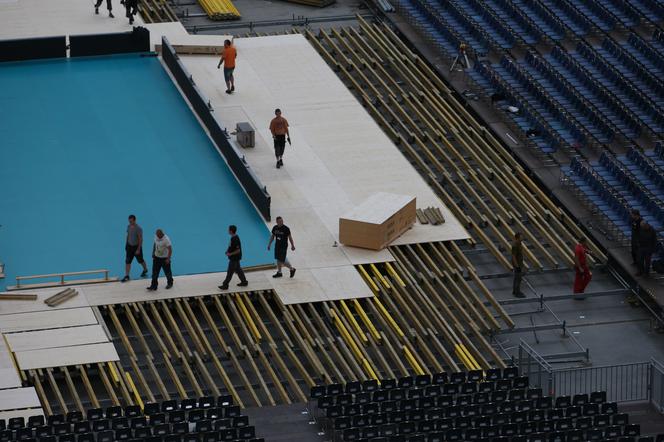 Na Stadionie Narodowym zagrają 45 cm nad ziemią