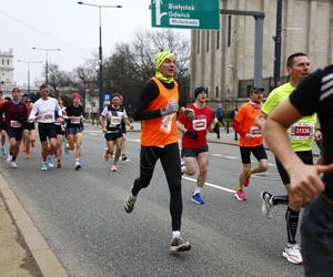 Bieg na Piątkę 2024, Warszawa - zdjęcia. Biegłeś? Szukaj się w galerii!