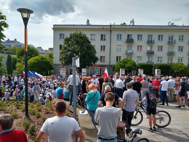 Rafał Trzaskowski w Świętokrzyskiem: Tłumy w Kielcach, incydent z KSIĘDZEM w Busku!	