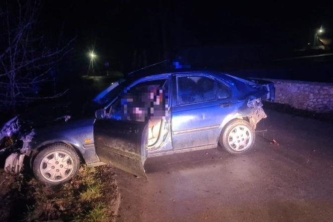 Wypadek w gminie Pierzchnica. Pijany kierowca uciekał przed policją.
