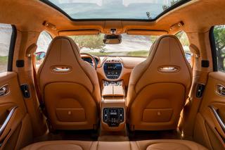 Aston Martin DBX wkrótce debiutuje. Znamy CENĘ i wiemy jak wygląda wnętrze luksusowego SUV-a