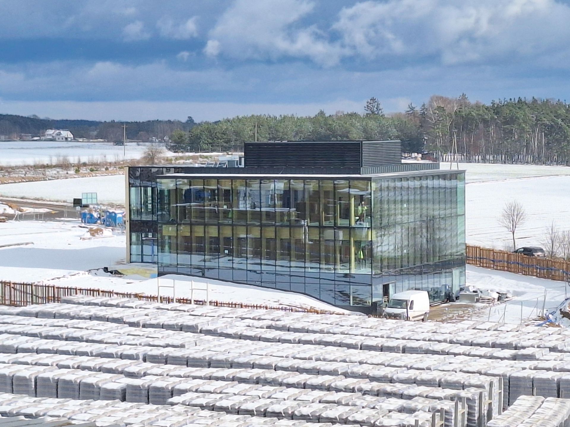 Biurowiec z CLT w Wielu pod Kościerzyną skończony