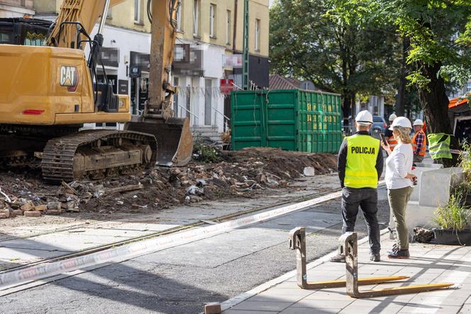 Spalona kamienica w Poznaniu znika. Trwa rozbiórka budynku  1:44 PM  i to się nie pali kompletnie! 