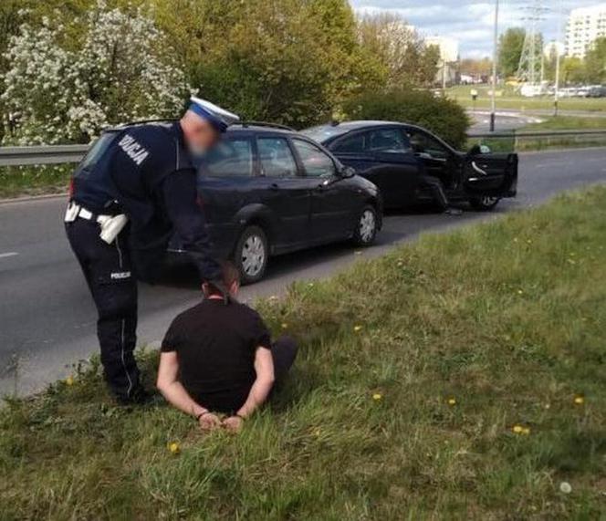 Pijany kierowca uciekał przed policją starym Fordem