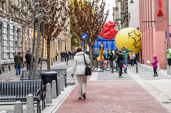 Woonerf na ulicy Traugutta w Łodzi