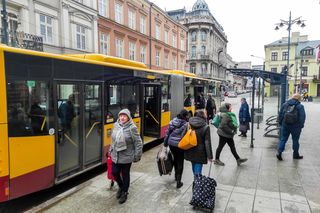 Oto najdłuższa linia autobusowa w Łodzi. To rekord wśród tras. Prawie 60 przystanków i podróż przez całe miasto
