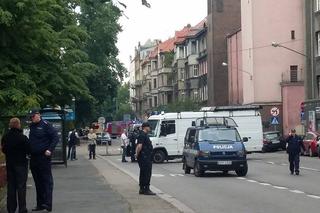 Alarm bombowy w autobusie w Katowicach: Kierowca zauważył niebezpieczną paczkę [ZDJĘCIA]