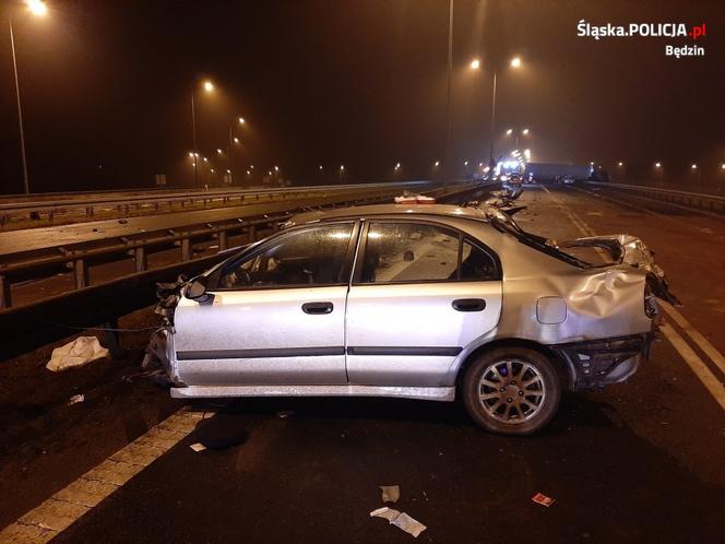 Koszmarny wypadek na S1 w Mierzęcicach! Zmasakrowany samochód i powalona ciężarówka