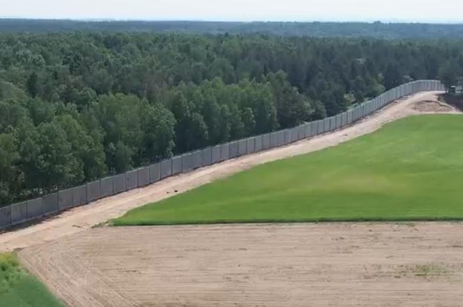 Zapora na granicy z Białorusią gotowa. Ma powstrzymać nielegalną migrację. To największa inwestycja w historii Straży Granicznej [WIDEO]