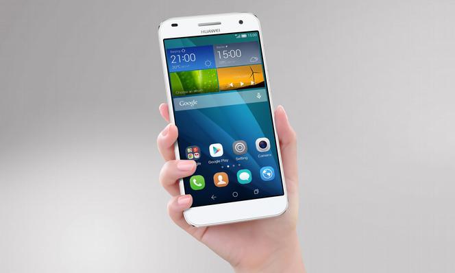 Huawei Ascend G7_Single_Silver Front Face Hand_Hi res