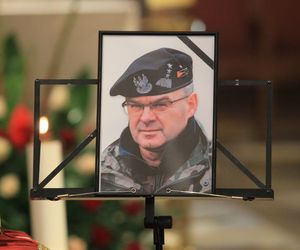 Pogrzeb generała Skrzypczaka. Rozpoczyna się uroczystość