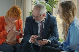 M jak miłość, odcinek 1848: Sylwia (Hanna Turnau) i Werner (Jacek Kopczyński), Pani Ola (Ewa Kolasińska)