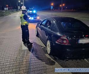 Nielegalne wyścigi we Wrocławiu. Ten pojedynek wygrała policja. Liczne zatrzymania i mandaty