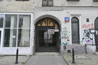 „To co robi miasto, to skandal”. Warszawa sprzedaje zabytkową kamienicę w centrum za grube miliony