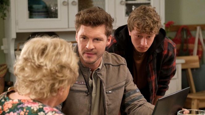 M jak miłość odc. 1878. Barbara (Teresa Lipowska), Marcin (Mikołaj Roznerski), Kacper (Bartosz Ziewiec)