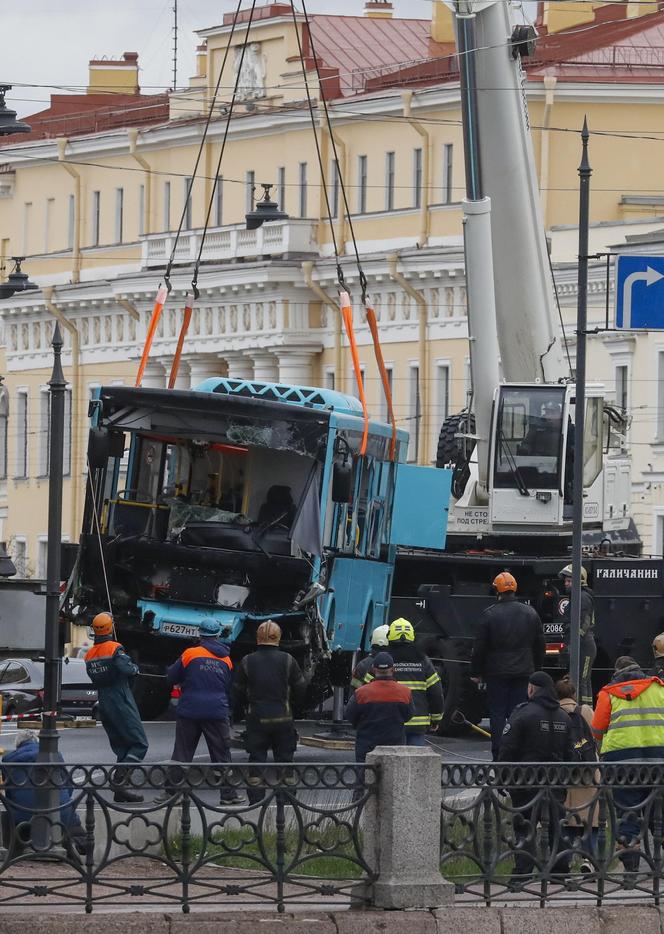 Rosja/ Autobus wpadł do rzeki w Petersburgu – trzy osoby nie żyją