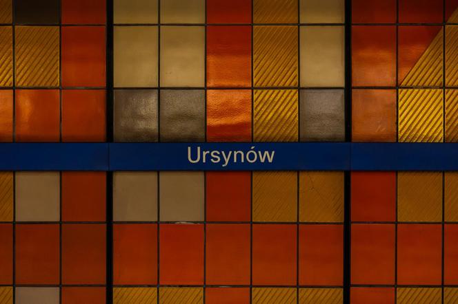 Mozaiki na ścianach stacji metra M1 Ursynów i Służew