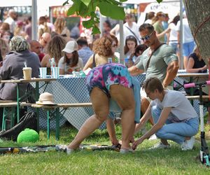 Katarzyna Skrzynecka. Zabrała rodzinę na targ śniadaniowy w kusych szortach