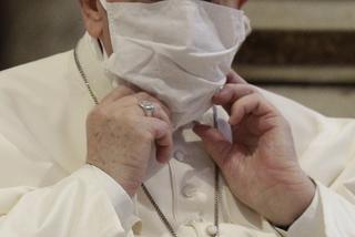 Papież założył maseczkę