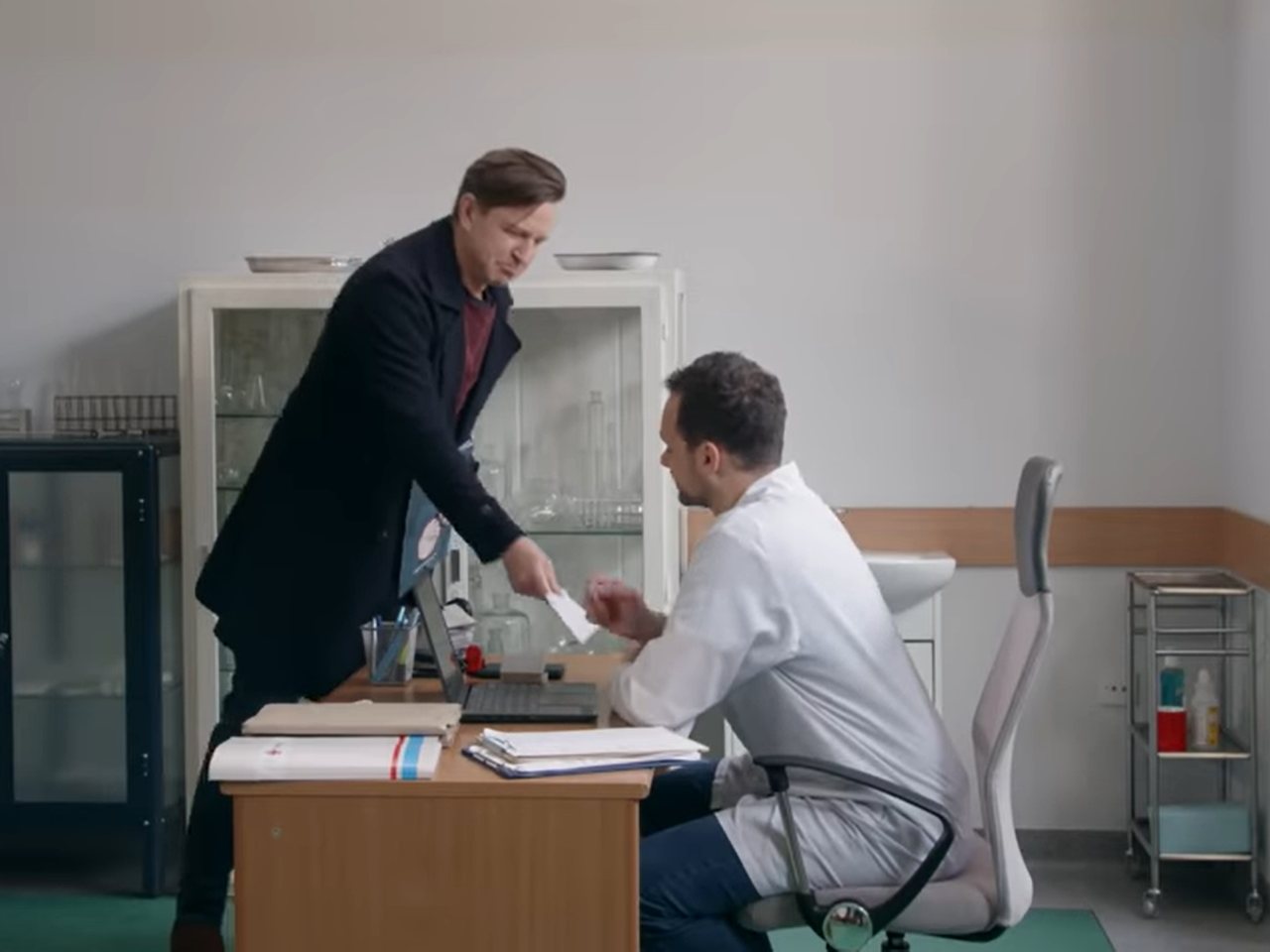 Pierwsza miłość, odcinek 3413: Michał zapłaci za sfałszowanie wyników badań DNA Kacpra i Edwarda. Izabela gorzko pożałuje - ZWIASTUN