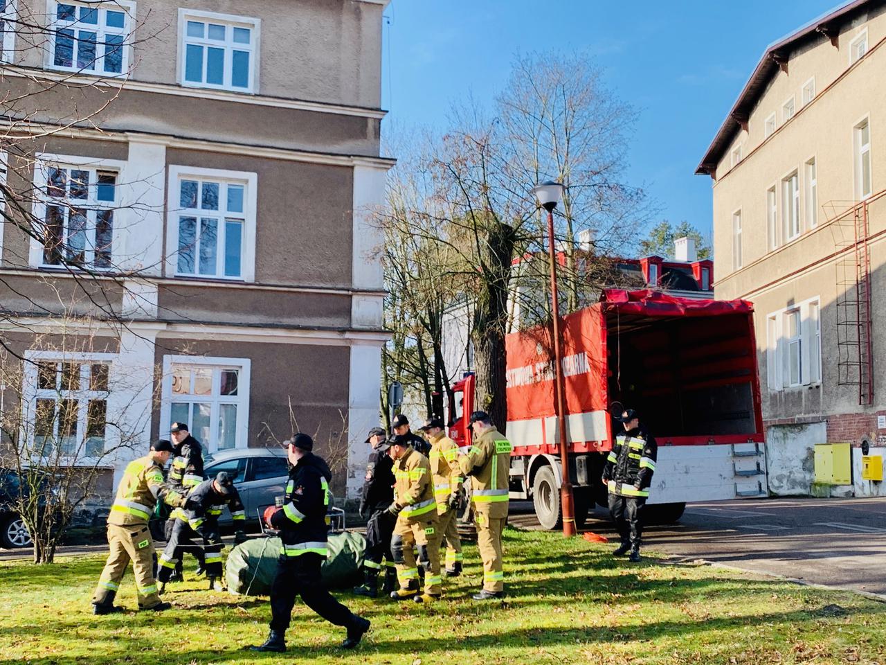 Straż Pożarna wspiera służbę zdrowia- ćwiczenia na wypadek odkrycia koronawirusa w Szczecinie[FOTO,WIDEO]