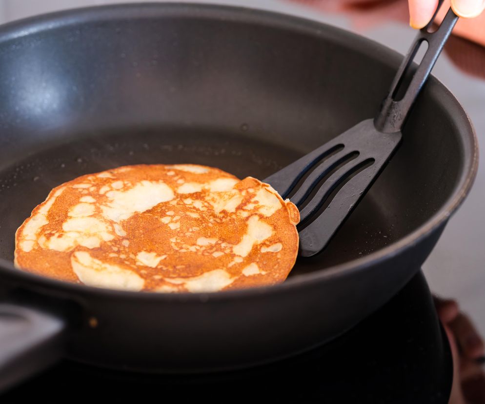 Dwa ulubione śniadania w jednym. Pyszny boczek w cieście naleśnikowym