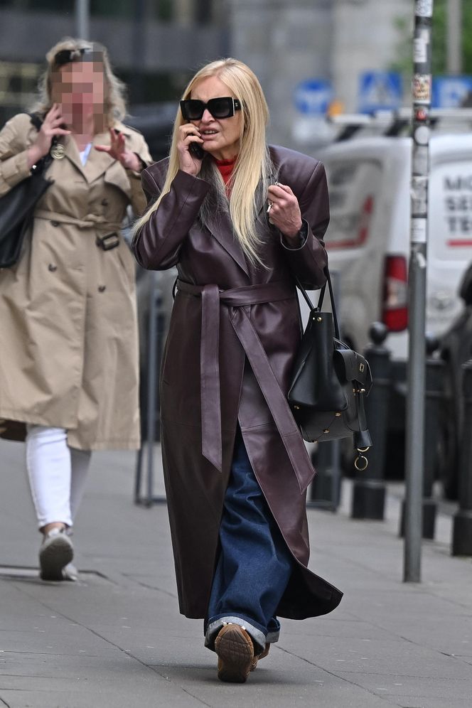 Monika Olejnik jedzie na czerwonym świetle, bo spieszy się do pracy