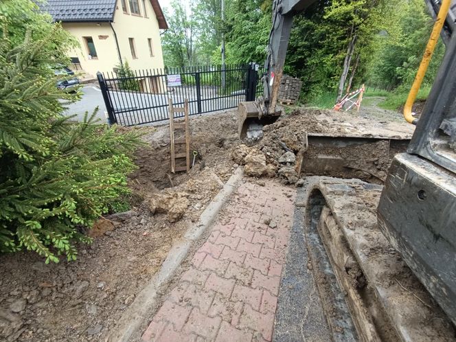 Dramat w Zakopanem! Ziemia zasypała mężczyznę, wyciek gazu utrudniał akcję ratunkową