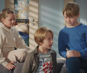 M jak miłość odc. 1850. Maja (Laura Jankowska), Szymek (Staś Szczypiński), jego kolega Maciek (Aleksander Sułek)