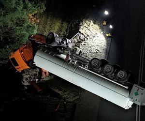 Przewalona cysterna z azotem w Skuszewie.