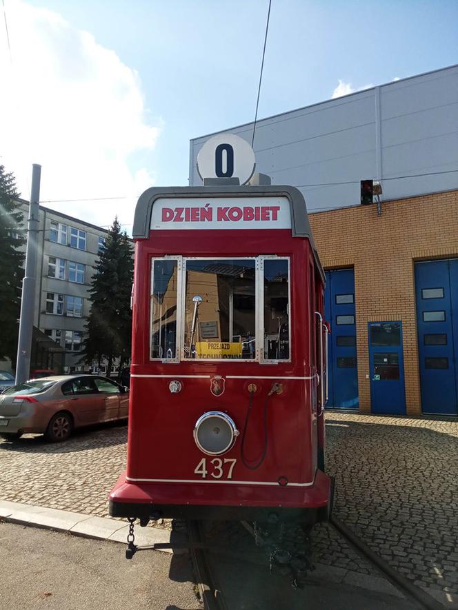 Zabytkowy tramwaj na ulicach Krakowa. Wszystko z okazji wyjątkowego święta