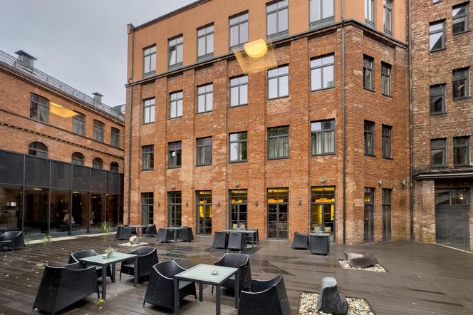 Polacy mieszkają jak królowie