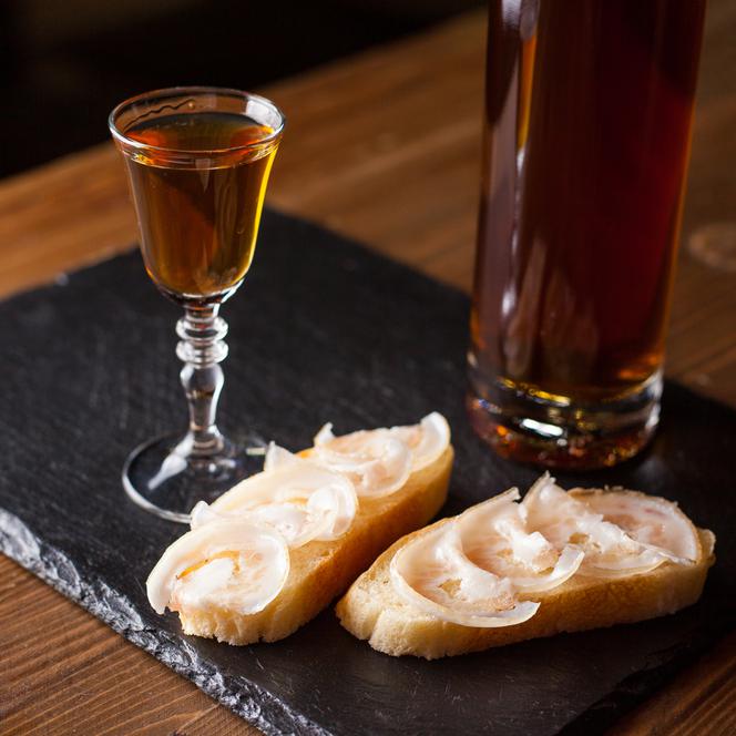 Nalewka chlebowa, czyli trunek z karobu