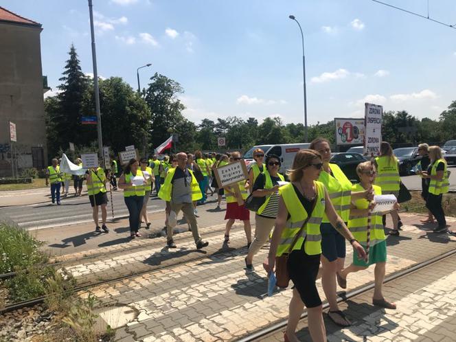 Protest pracowników Inspekcji Weterynaryjnej we Wrocławiu