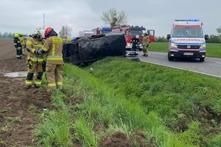 Kierowca busa wjechał do rowu. Wypadek w powiecie gostyńskim
