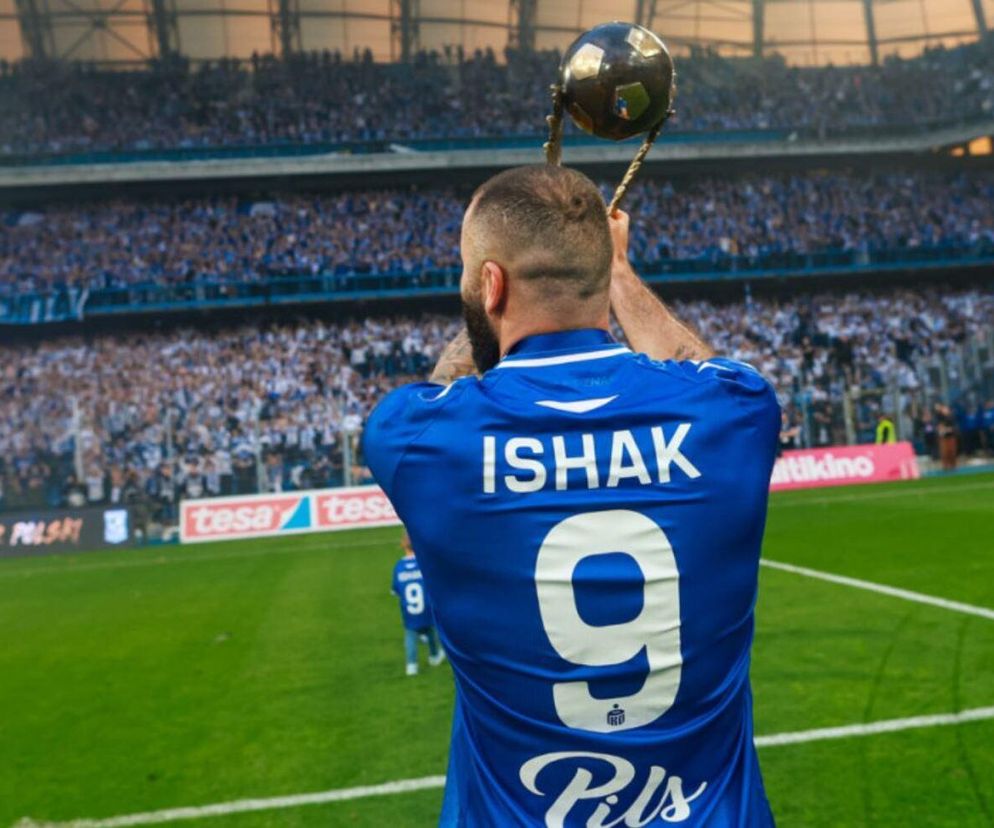 Mistrzowski puchar Lecha Poznań w Lesznie! Zrób sobie zdjęcie z trofeum