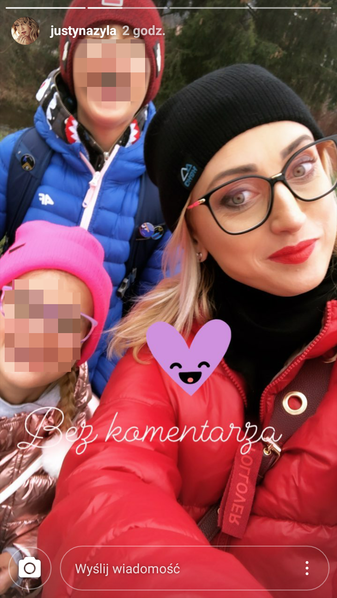 Justyna Żyła z dziećmi kibicuje skoczkom