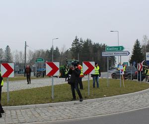 Protest rolników 20 marca. Blokada dróg m.in. w Dywitach i Olsztynku. Policja pilnuje bezpieczeństwa