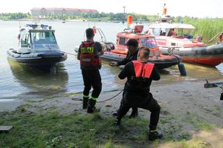 Mikołajki. Śmigłowiec spadł do jeziora Tałty! Leciały nim trzy osoby [FOTO]