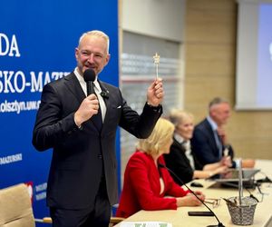 Wojewoda i różdżki.