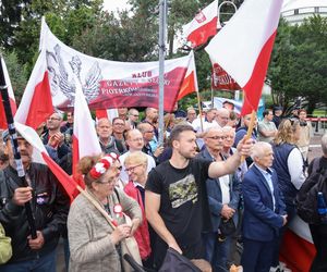 Karol Nawrocki prezydentem. Tłumy pod Sejmem