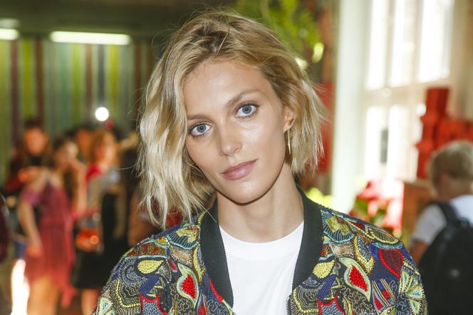 Anja Rubik pozuje nago na okładce "Vogue Polska". Silny przekaz wgniata w ziemię. Siła kobiet