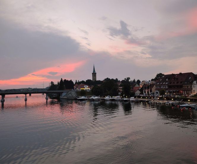 Mikołajki to mazurska Wenecja. Przyciągają turystów z całego świata