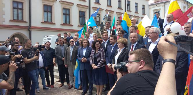 Wybory w Rzeszowie. Konrad Fijołek ze wsparciem samorządowców z całej Polski [ZDJĘCIA]