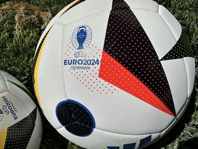 Luteranie w Szczyrku zbierają piłki z okazji EURO 2024 