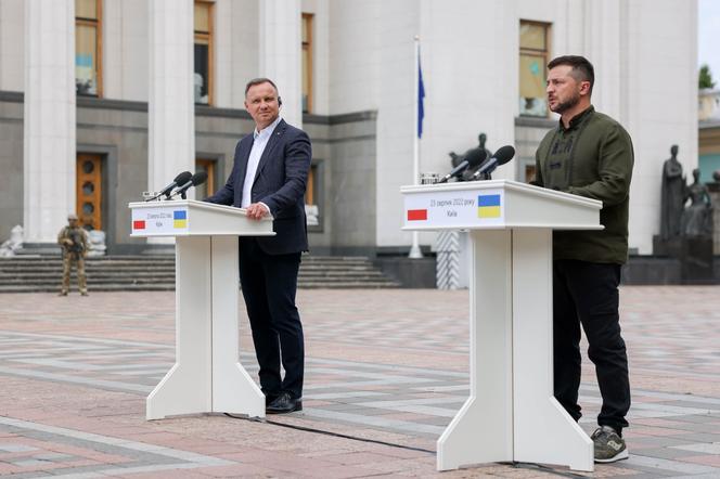 Prezydent Andrzej Duda w Kijowie: Ukraina obroni się i zwycięży. „Polska chce robić tu interesy” [ZDJĘCIA]