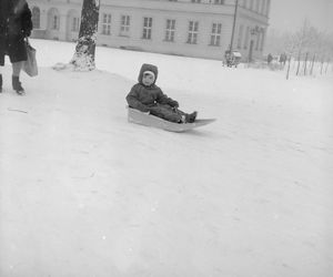 QUIZ PRL. Ferie zimowe w PRL: Jak wyglądał wypoczynek polskich uczniów?